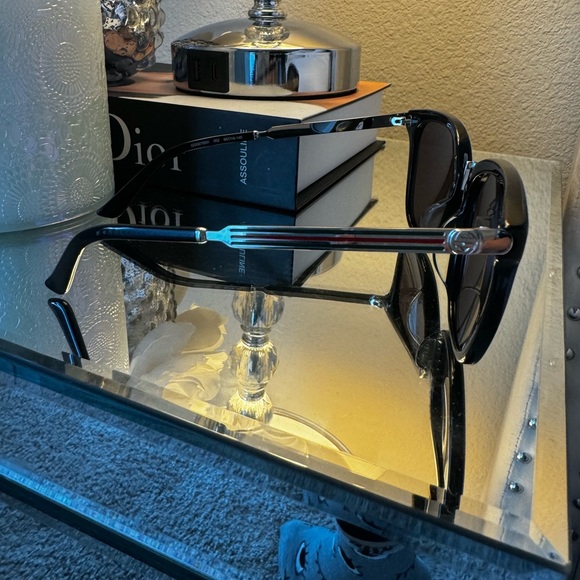 Gucci Wayfarer Sunglasses - Picture 4 of 10
